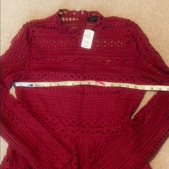 🌻Lovely Crochet lace peplum top in burgundy.🌻 - Picture 6 of 7